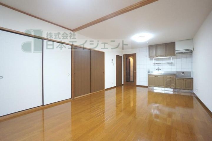 シャルマン市坪302の内装