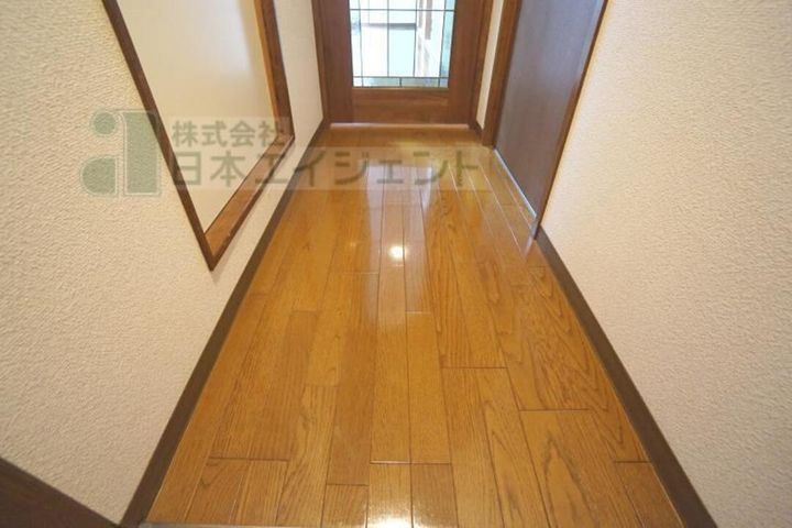 シャルマン市坪302の内装