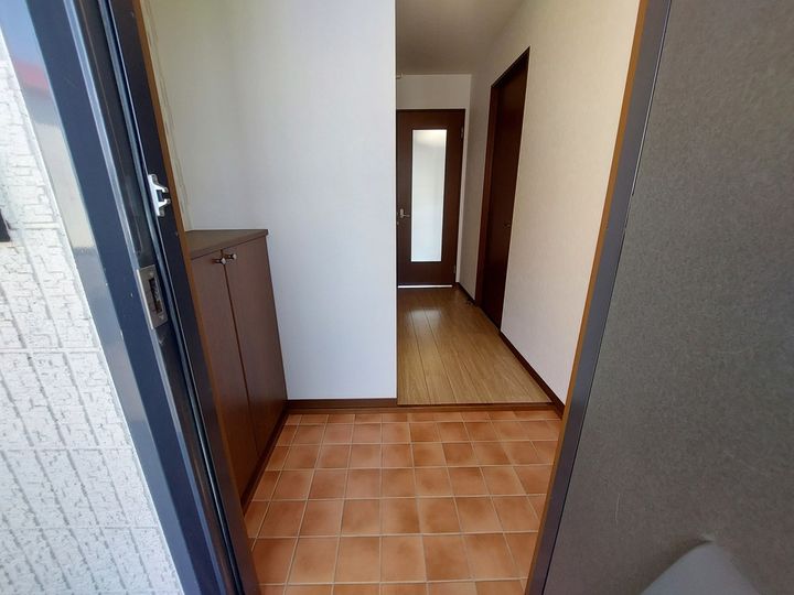 グランシード森202の玄関