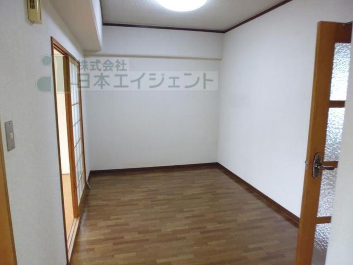 道後山本ビル510の居間