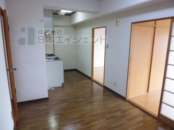 道後山本ビル510の居間