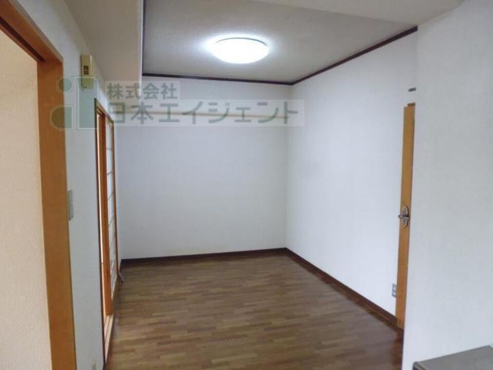 道後山本ビル510の居間