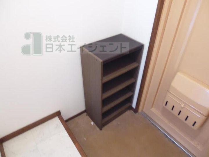 ボナール一番館102の玄関