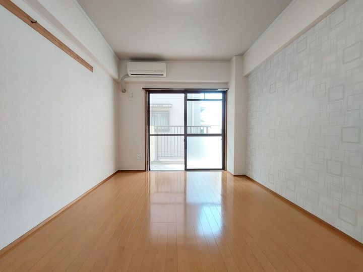 ボナール一番館205の居間