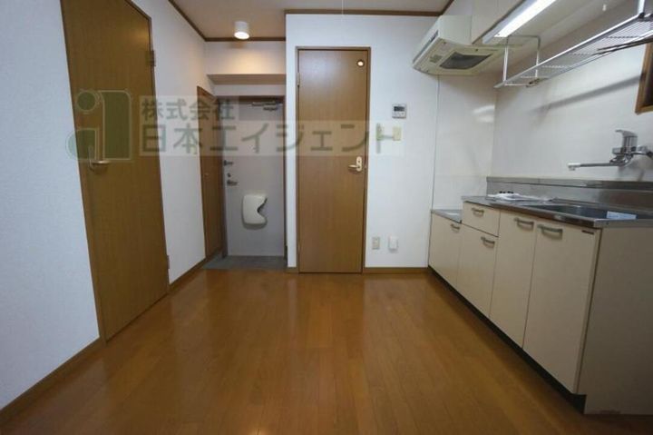 キャッスル千舟801の居間