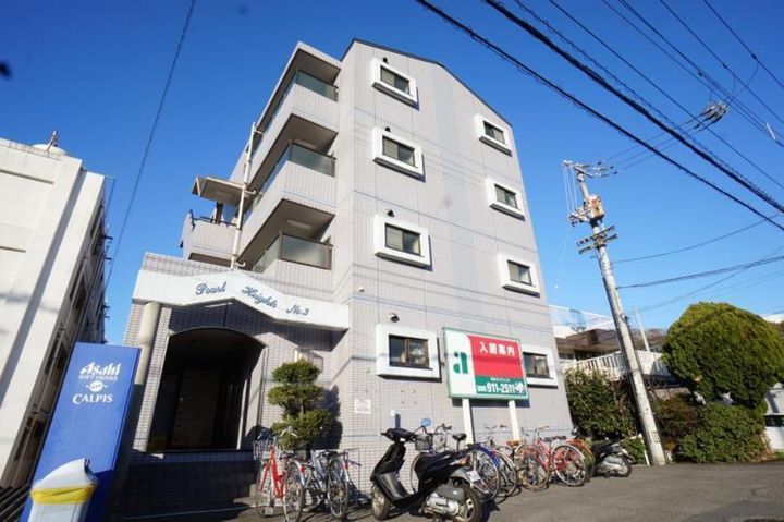 第3パールハイツ402の外観