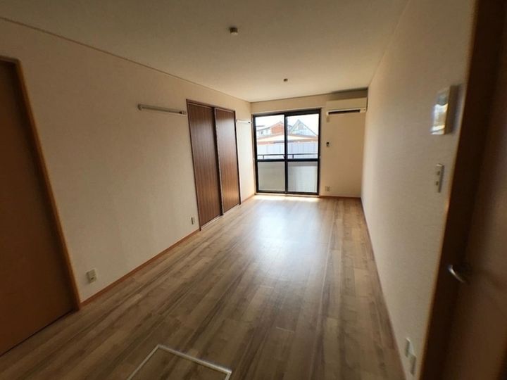 セジュール力石A棟105の居間