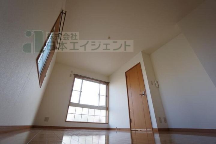 アベニール-F 2201の居間