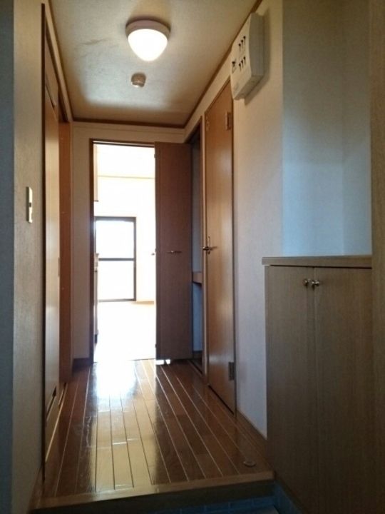 アルカンシエル・オーブ102の玄関