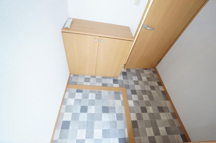 ピースフル勝岡201の玄関