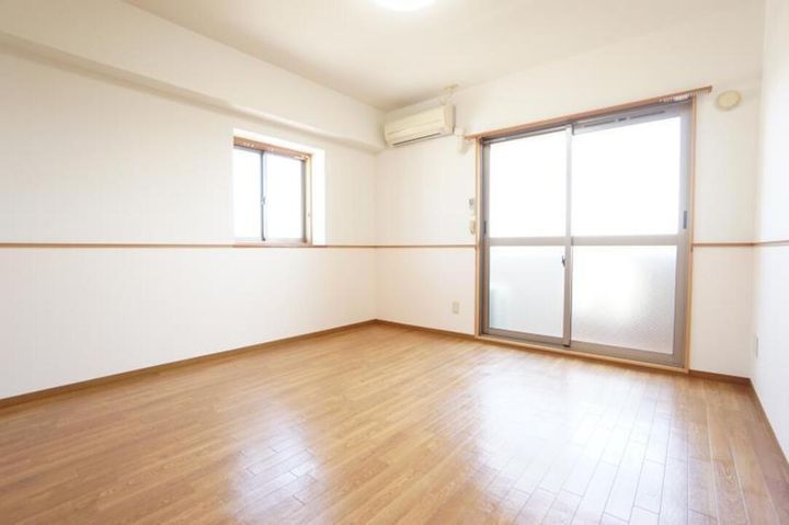 サンライズ湊町801の居間