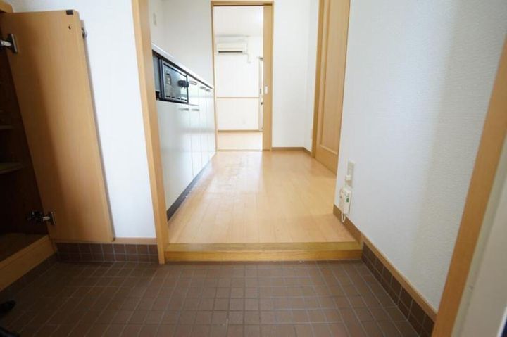 サンセット湊町501の玄関