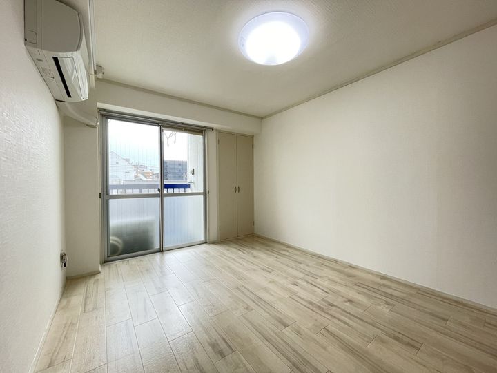 ブランドール松前町401の居間