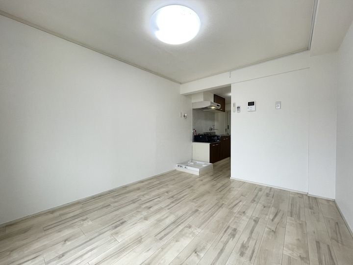 ブランドール松前町401の居間