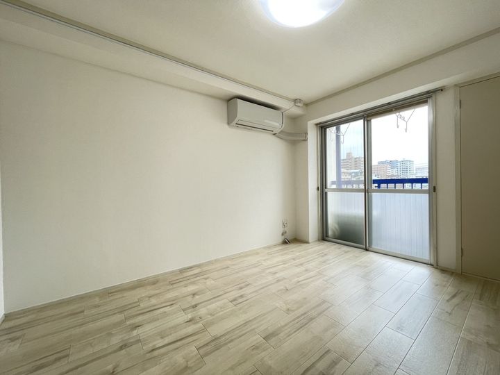 ブランドール松前町401の居間