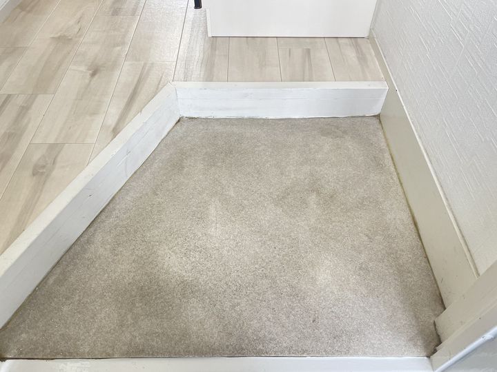 ブランドール松前町401の玄関