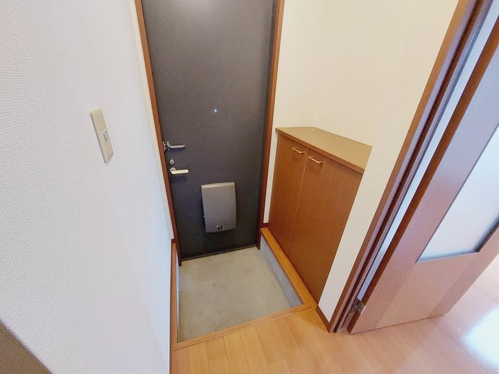 フレグランスいずみ南103の玄関