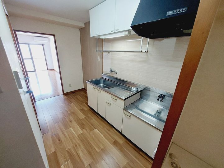 リヴィエール山越602の居間