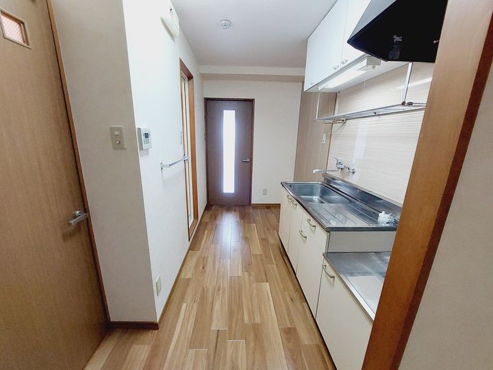 リヴィエール山越602の居間