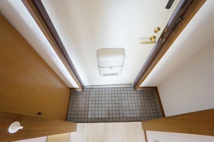 シンセイビル303の玄関