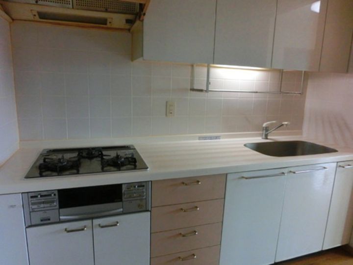 サーパス萱町公園801のキッチン