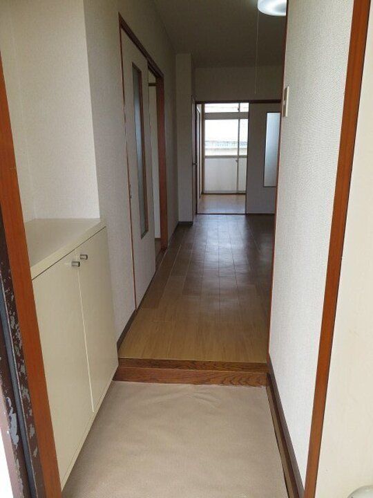 ファミリーハイツ201の玄関