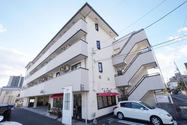 明山401の外観