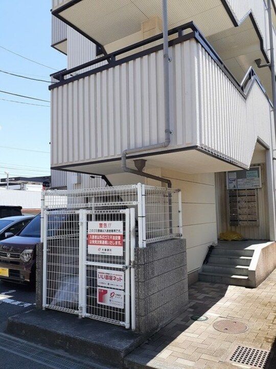 明山401の玄関