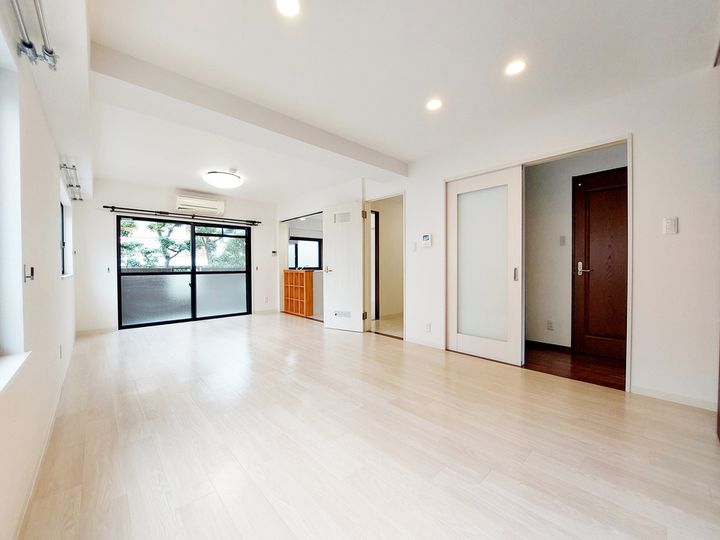 北持田館203の居間