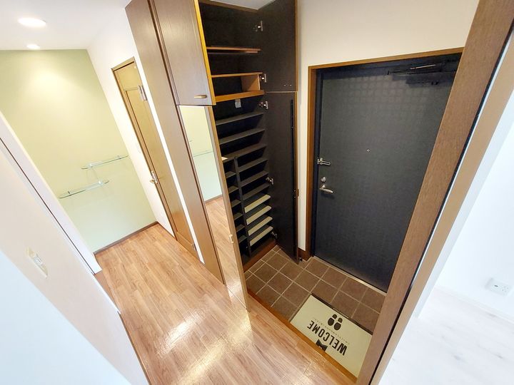 北持田館203の玄関