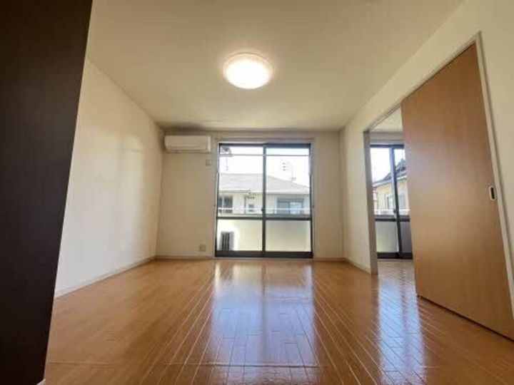 バリュージュ生石B201の居間