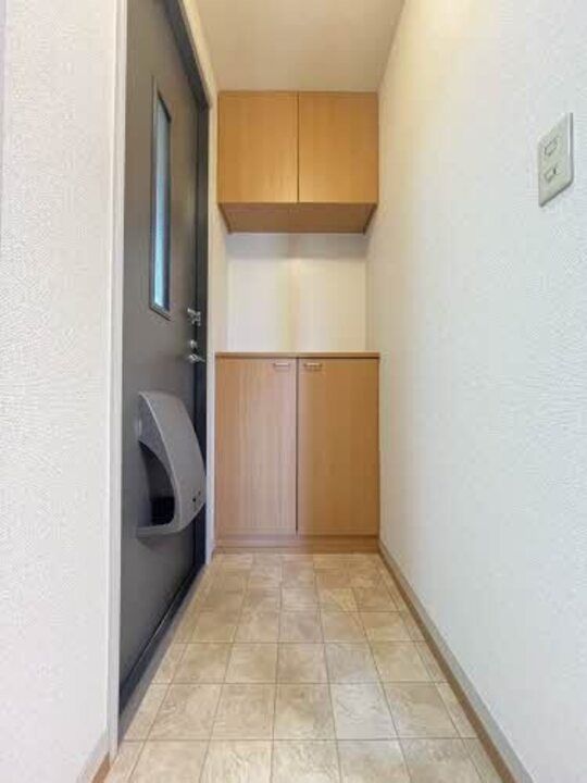 バリュージュ生石B201の玄関