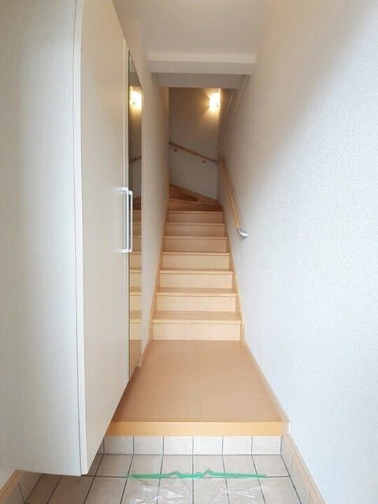 フランアンジュ201の玄関