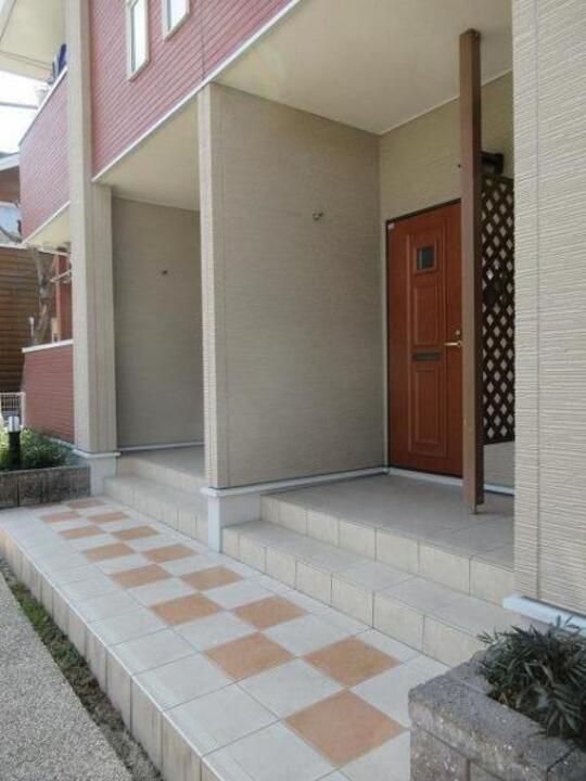 フランアンジュ201の玄関