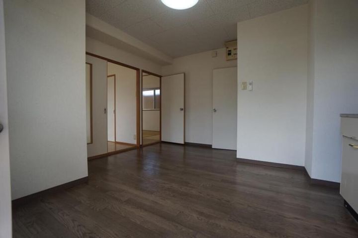 クエストコート202の居間