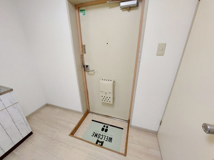 マ・メゾン山越101の玄関