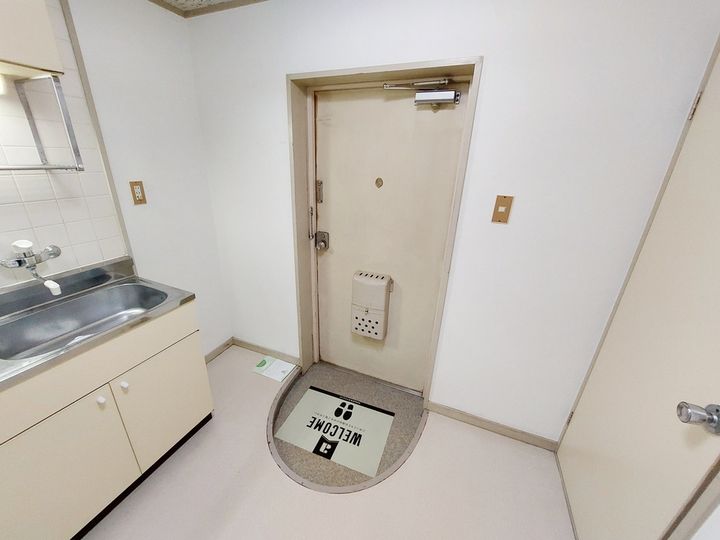 マ・メゾン山越103の玄関