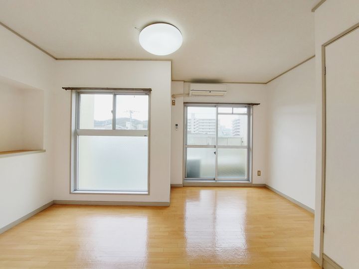 マ・メゾン山越303の居間