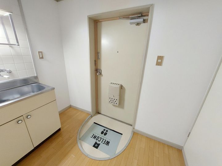 マ・メゾン山越303の玄関