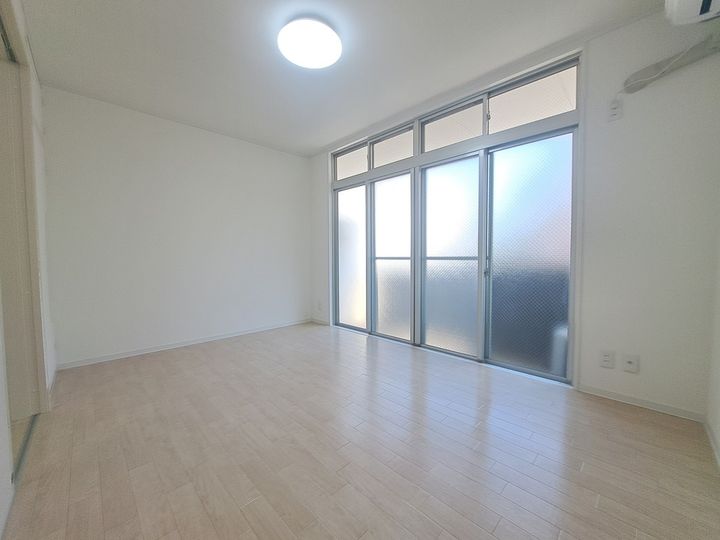 グレース道後今市102の居間