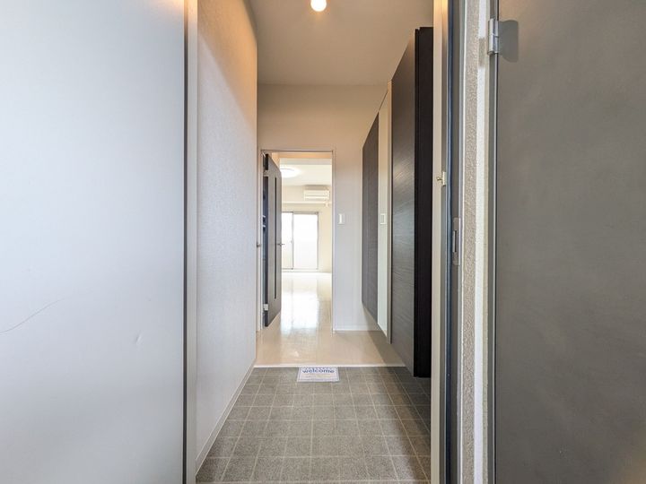 ヴィゴーレ本町801の玄関