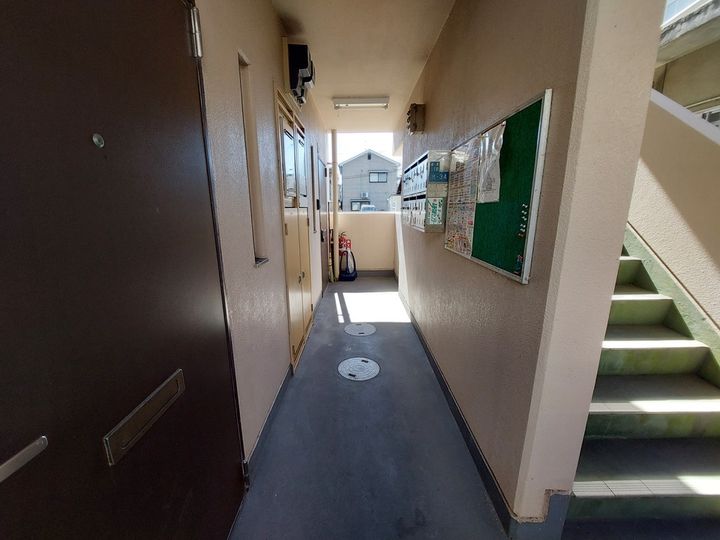 メゾン御幸202の玄関