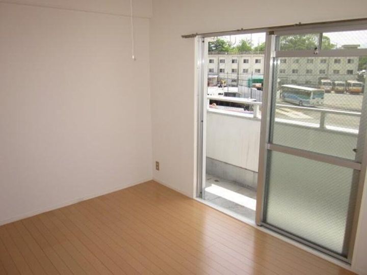 大森フラット室町303の居間