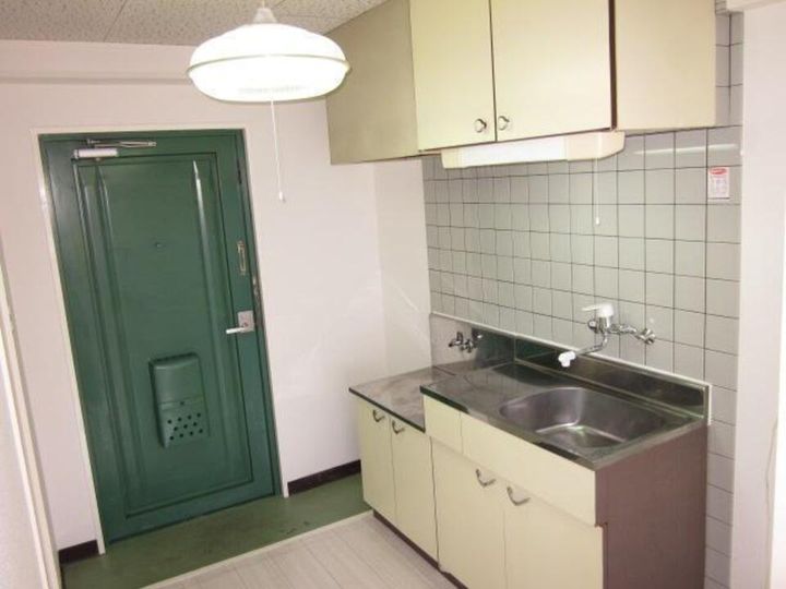 大森フラット室町303の玄関