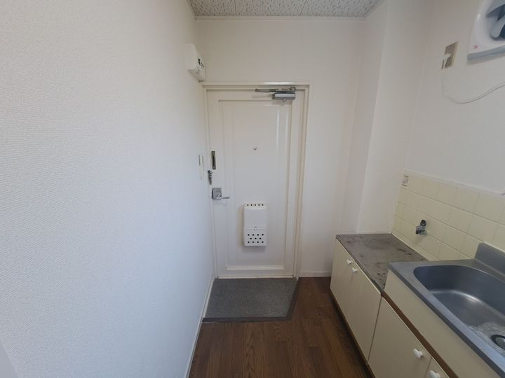 第4杉フラット501の玄関