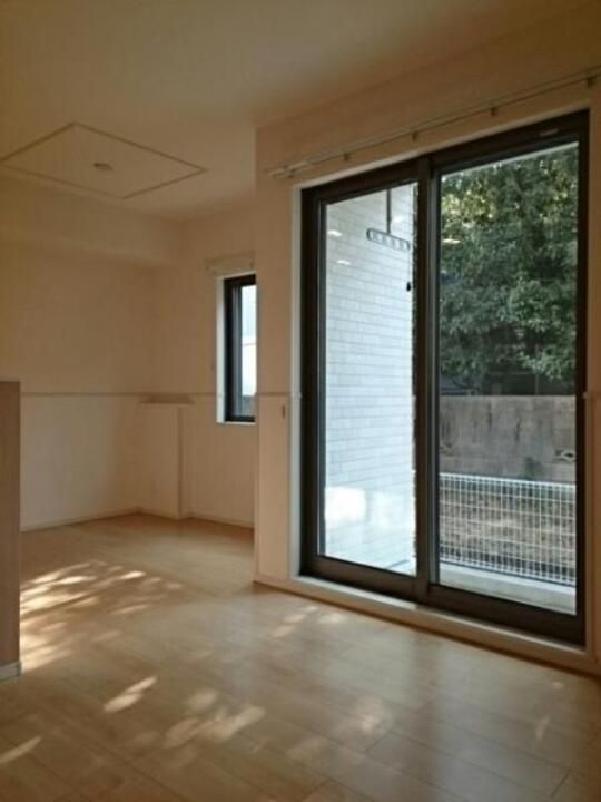 アーク・ガーデンB102の居間