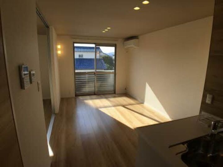 アトリエール和泉南205の居間