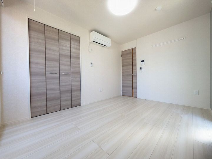 レーヴ・リボンYK201の居間