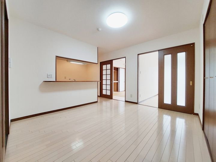 メゾン・ド・セシリア 2503の居間