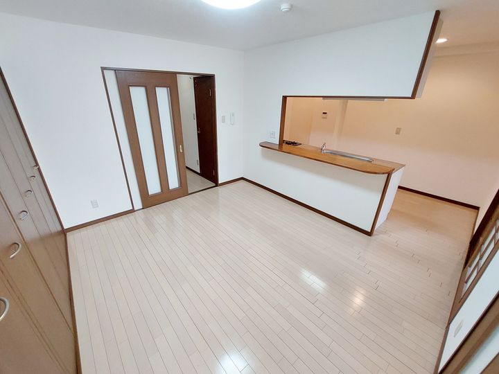 メゾン・ド・セシリア 2503の居間